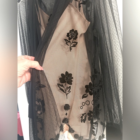 RED VALENTINO NEW!! Black Pink Floral
Embroidered Tulle Top With Camisole - Picture 7 of 7